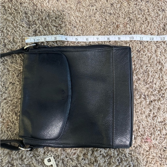Picard Elegant Black Leather Crossbody Bag - Picture 15 of 16